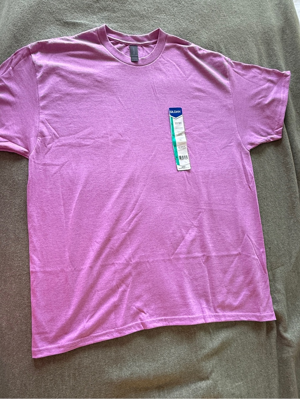 Gildan Men’s Short Sleeve Crew T‑Shirt in Lavender Pink